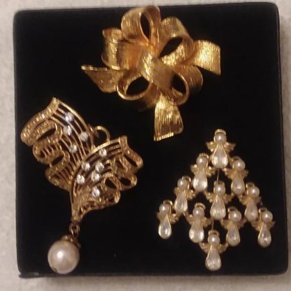 Angel, Pearl, Bow Holiday Brooch/Pins, Three - Picture 1 of 5
